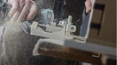 Náš nábytek vzniká pod rukama zkušených truhlářů