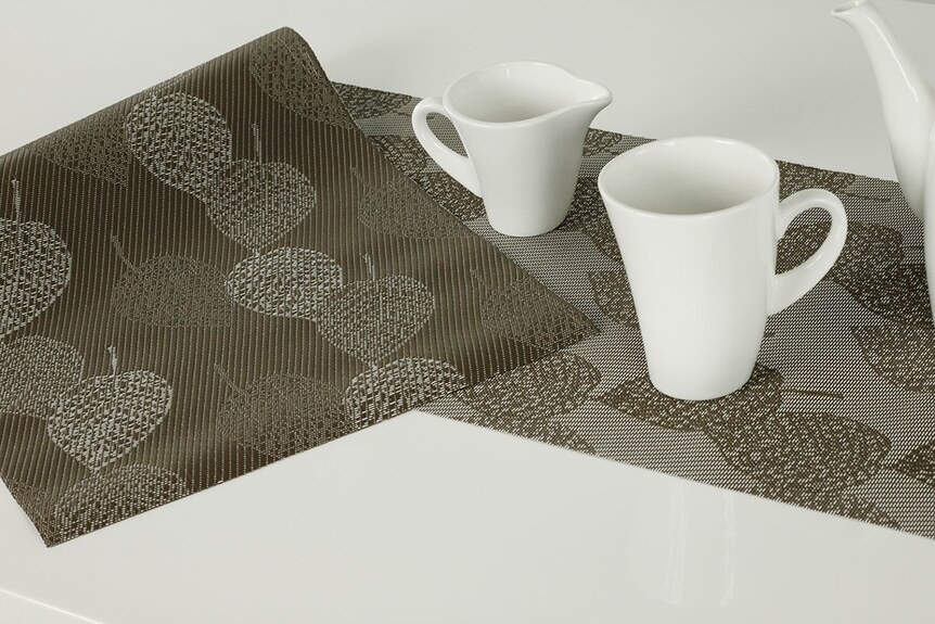 DK5026 Prostírání plastové - běhoun hnědý dekor s lístky , 30x150cm