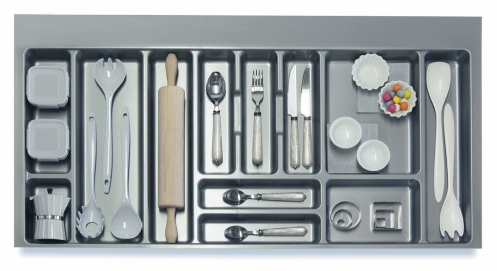 Rozdělovník plastový do zásuvky M100 936x482mm, šedý