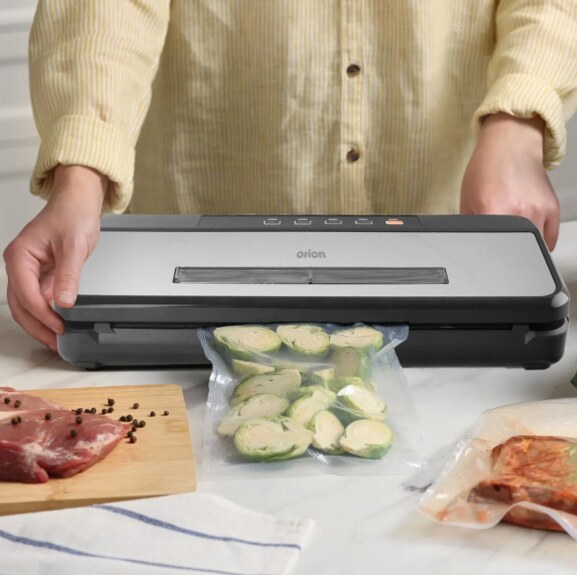 Svářečka vakuová potravin s řezačkou