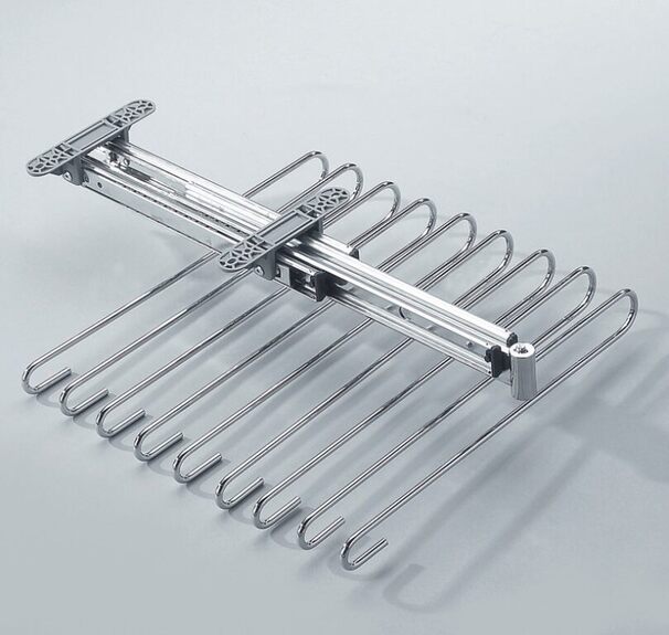 Výsuvný věšák na kalhoty chrom