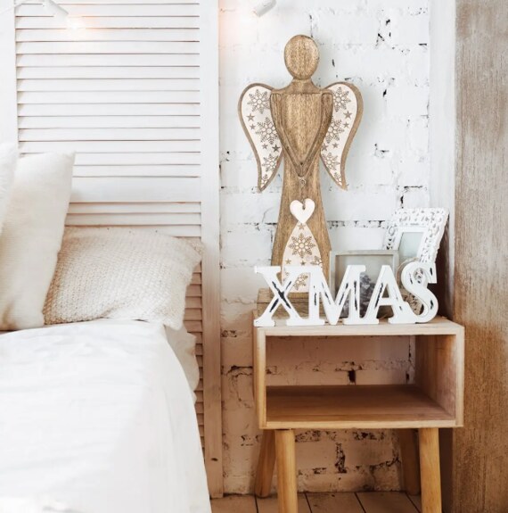 Anděl dřevo MANGO srdce+vločky v. 45,5 cm