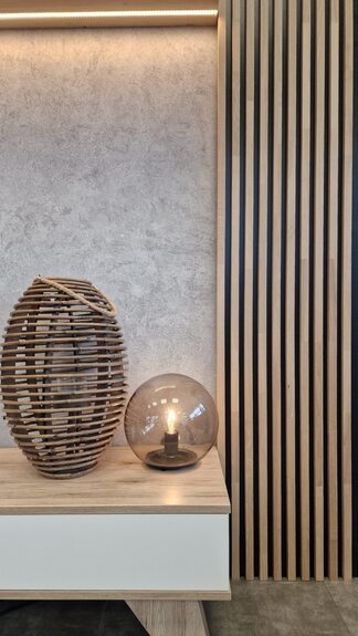 Lamelový SLAT panel masiv dub Masolo 22-18 černý nosič