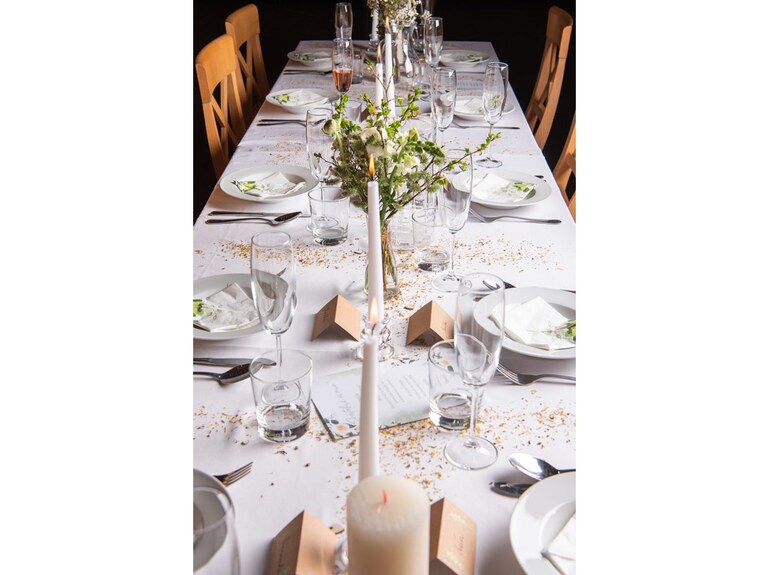 Emocio Classic kónická 22x240 bílá svíčka