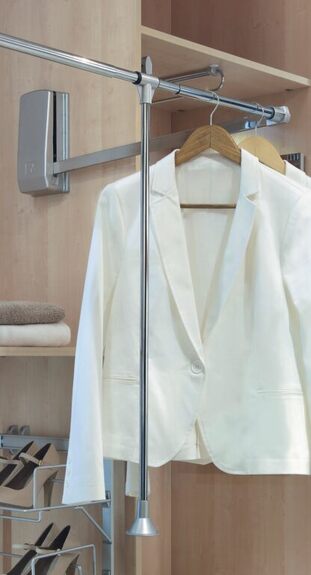 Sklopná šatní tyč