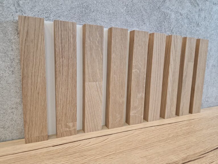 Lamelový SLAT panel masiv dub Masolo 35-15 bílý nosič