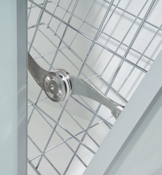 Sklápěcí mechanismus pro dvířka