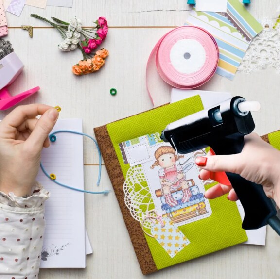 Pistole tavná UH GUN+tavné tyč. 2 ks