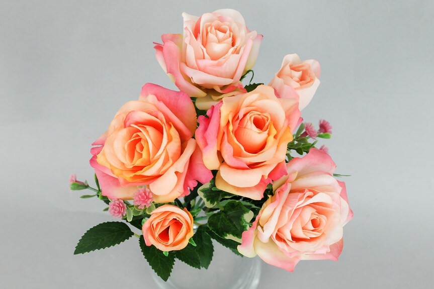 Růže, puget, barva meruňková. Květina umělá.