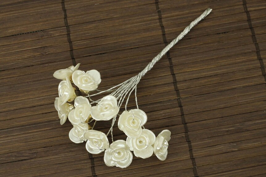 Bílá přízdoba PRZ755386