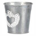 Obal kovový na květiny ve stříbrné barvě s dekorem srdce