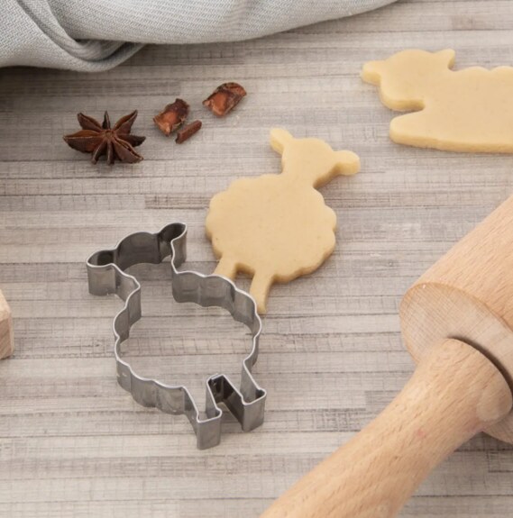 Vykrajovačka nerez ovečka stojící