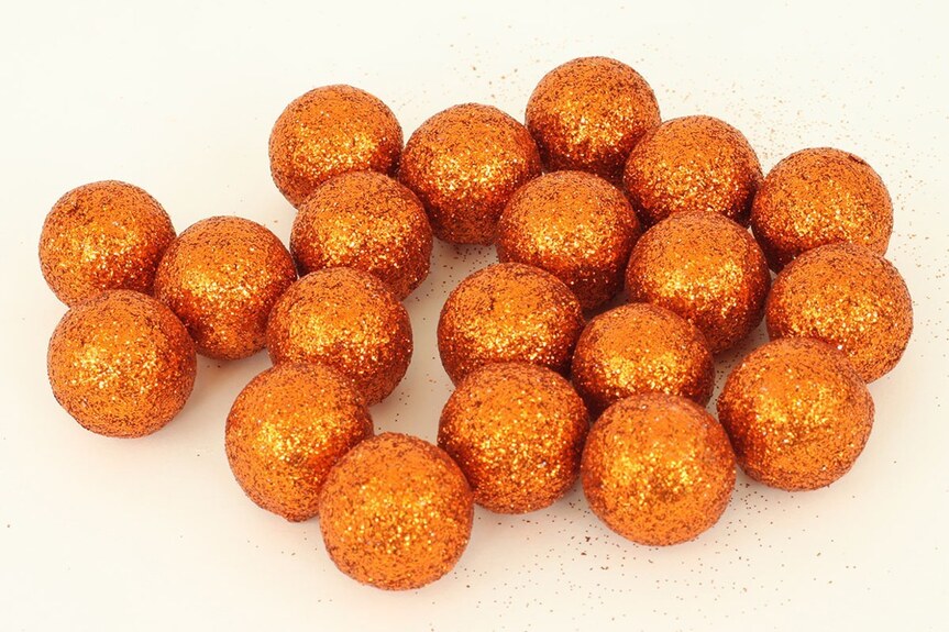 Vánoční dekorační koule měděná PRZ719678. Cena za 12 polybagů.