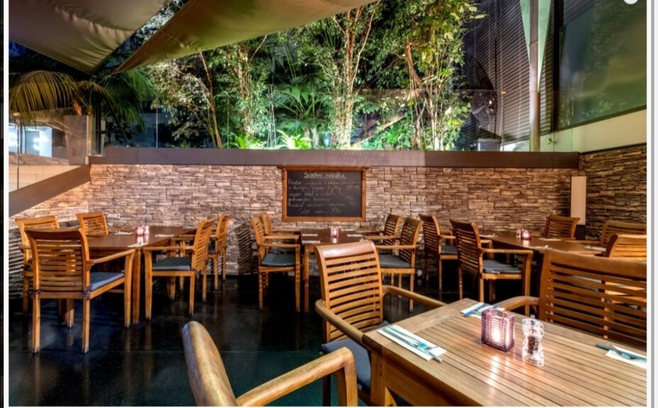 NICE - masivní křeslo z teaku