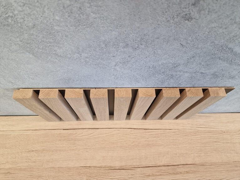 Lamelový SLAT panel masiv dub Masolo 35-15 černý nosič