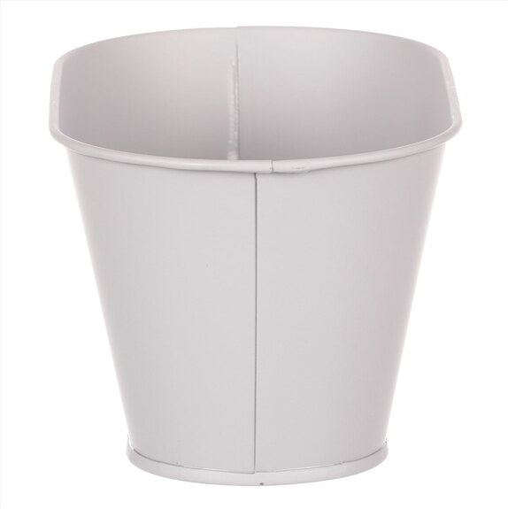 Truhlík kovový, šedivá barva.