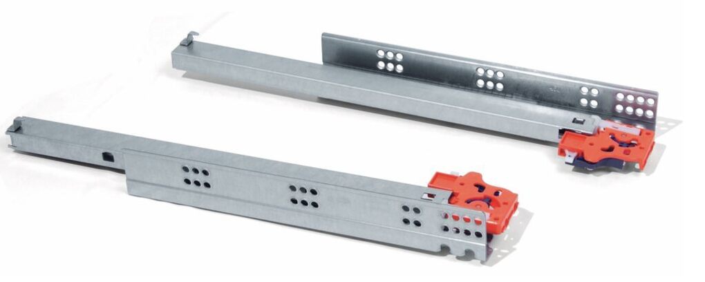 Skrytý plnovýsuv s tlumeným dotahem 450